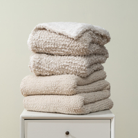 Personalisierbare Bouclé-Strick-Sherpa-Wendedecke aus 100 % Polyester – Texturierte, beidseitig warme Strickdecke für Sofa und Heimdekoration