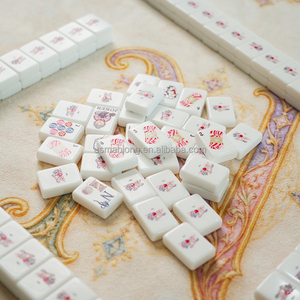 Set da Viaggio in Acrilico di Lusso con Tessere Bianche a Tema Gatto Cheeky Cat, 160 Pezzi, 1 Strato, Mahjong Americano - Product Image 2