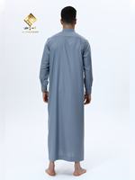 Al Haramain Thobe pour homme à manches longues, col montant, longueur au sol, en polyester et viscose, robe de prière modeste, bleu uni, élégante et respirante