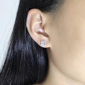 Orecchini a perno quadrati a forma di T per donna, gioielli per le orecchie minimalisti e scintillanti - Product Image 4
