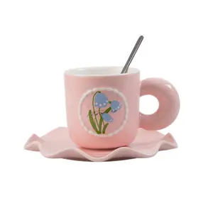 Neue exquisite florale Kaffeetasse Untertasse Mädchen Herz hand bemalte geprägte Nachmittags tee tasse