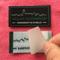 Étiquette tissée thermocollante découpée au laser avec nom de marque, patch tissé en taffetas avec support adhésif, conception gratuite