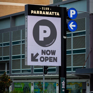 Letreros Digitales Tipo Tótem de Tamaño Personalizado para Hospitales, Centros de Transporte, Instalaciones Públicas, Señalización de Información y Dirección - Product Image 3