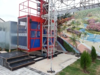 SC200/200 Elektrischer Bauaufzug mit 2x13/3x11kW Motor Verzinktes Material Geräuscharme Kabine