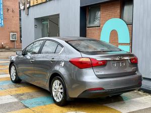 Kia K3 2013 1.6L <span class=keywords><strong>automatique</strong></span> d'occasion, traction avant, toit ouvrant, volant multifonction, documents d'exportation complets, livraison maritime rapide - Product Image 3