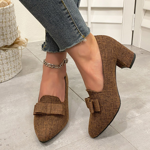 รองเท้าส้นเตี้ยผ้าใบหัวแหลมไซส์ใหญ่สำหรับผู้หญิง ส้นหนาประดับโบว์ สไตล์มืออาชีพ ไซส์ 34-42 - Product Image 2