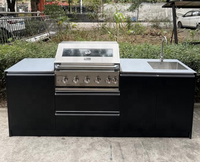 Îlot de cuisine extérieur personnalisé en SUS304 avec barbecue gaz/charbon double combustible, évier, réfrigérateur et rangement à tiroirs pour jardins de villas