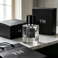 Perfume Masculino de Alta Gama en Atomizador de 50 ml, Botella de Vidrio Transparente con Base Pesada, Tapa Cilíndrica Negra Pulida, Etiquetas Personalizables Completas