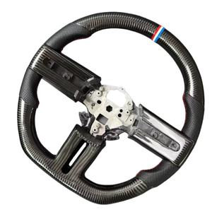 Volant de voiture Ford <span class=keywords><strong>Mustang</strong></span> 2010 2011 2012 2013 2014 Accessoires de voiture personnalisés de haute qualité pour volant en fibre de carbone - Product Image 3