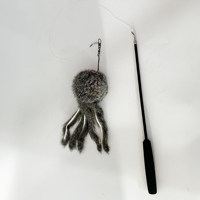 Bâtonnet de jeu pour chat en fourrure de lapin naturelle avec manche télescopique extra long, idéal pour les jeux interactifs à distance avec votre ami félin