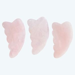 Outil de massage corporel en cristal de quartz rose naturel et Gua Sha en jade - Product Image 1
