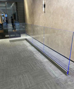 Ringhiera in Vetro Temperato Senza Telaio con Profilo a U per Balcone Esterno Design Moderno Balaustra in Alluminio con Illuminazione LED - Product Image 3