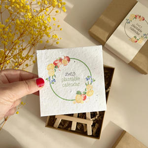 Calendario de Escritorio de Papel con Semillas Plantables Ecológico, Diseños Personalizados Disponibles, Regalo Perfecto para Amigos y Familiares - Product Image 6