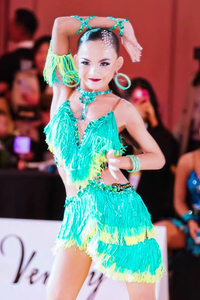 Robe de danse sur mesure en mousseline de soie et élasthanne/coton, style Jazz Latin, élégante, ornée de pompons et de fleurs cloutées, pour compétition, effet saisissant - Product Image 3