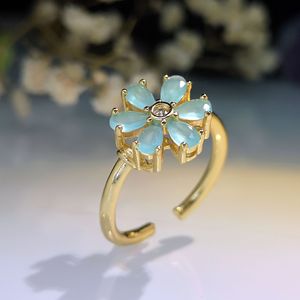 Anello con Piccolo Fiore, Anello Floreale da Dito per Donne - Product Image 5