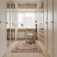 Système d'armoires blanches sur mesure, meubles de chambre à coucher, vitrine en verre foncé avec éclairage LED, armoires personnalisées pour maisons haut de gamme