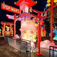 Lanterne de festival personnalisée en usine, étanche, co-marquée Pop Mart, en forme de poupée de dessin animé, pour spectacle de lumière sur le thème des parcs d'attractions de Noël