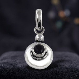 Art Palace - Colgante Redondo Plateado con Piedra de Ónix Negra, Amuleto Clásico Solitario, Joyería de Moda Unisex - Product Image 2