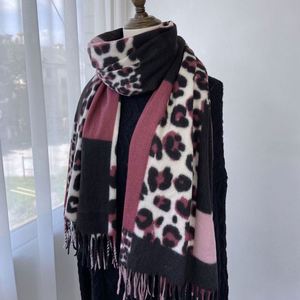 Bufanda de Cachemira Estampada para Otoño e Invierno, con Bloques de Color y Patrón de Leopardo, Elegante y Cálida, con Borlas, para Mujer - Product Image 1