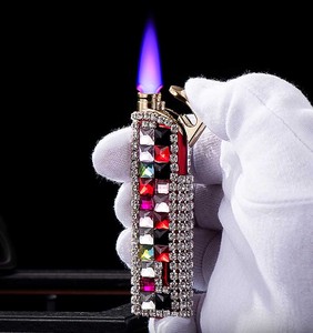 Briquet de luxe en gros orné de strass - Briquet à flamme jet de butane orné de cristaux scintillants dans un coffret cadeau pour femmes et jeunes filles, idéal comme cadeau tendance - Product Image 1