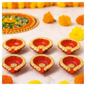 Juego de 6 Lámparas de Aceite Tradicionales de Terracota Hechas a Mano con Diseño Floral Rojo Dorado para el Festival Pooja y Decoración del Hogar - Product Image 3