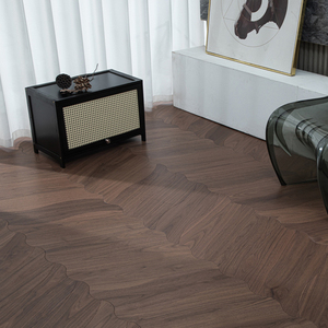 Parquet de Madera de Roble Blanco Europeo Multicapa Antideslizante Brillante Grado AB de 12mm, 16mm, 20mm con Sistema T&G para Suelos Comerciales - Product Image 1