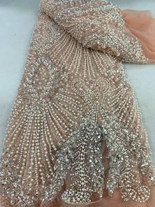 Tissu en dentelle rayée populaire, écologique, de luxe, rouge, avec broderie de fleurs 3D, de sequins et de perles tubulaires, pour la confection de robes de mariée et la décoration DIY - Product Image 1