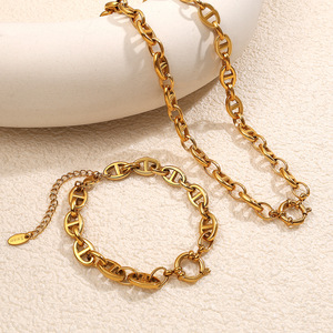 Bracelet en acier inoxydable plaqué or 18 carats en titane, design exagéré, bijoux pour femmes - Product Image 1