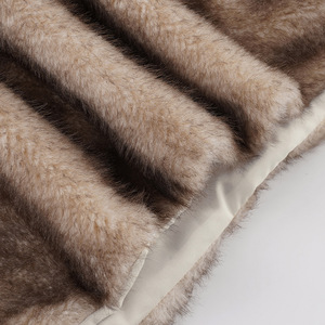 IHOOV Side Ruched Low-Rise Cheeky Faux Fur Mini falda - Product Image 5