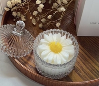 Bougie parfumée Daisy faite à la main dans un bocal en verre texturé, parfum floral romantique pour la décoration de table et les cadeaux