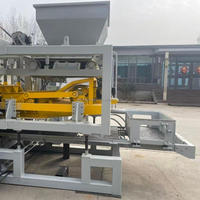 Machine automatique hydraulique QT4-15 pour la fabrication de blocs de béton, de briques creuses, pleines et de pavés autobloquants pour la construction