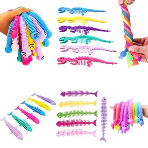Produit transfrontalier très demandé : Jouet de décompression en caoutchouc souple série TPR, modèle Halloween Vent Noodles et Lala Le en forme d'arête de poisson, en vrac pour usine - Product Image 1
