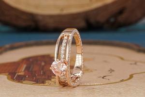 Anillo Redondo Elegante para el Dedo Anímero con Engaste Abierto, Anillo de Diamantes Hecho a Mano, Joyería Brillante con Diseño Atemporal - Product Image 5