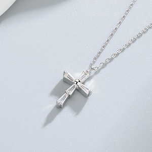 925 Sterling Silber Vergoldete Kubische Zirkonia Zierliche Kreuz-Anhänger Halskette Trendige Elegante Glänzende Unisex Drittanbieter-Zertifizierte Schmuckstücke - Product Image 2
