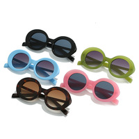 Mode drôle coloré ovale femmes lunettes de soleil 2024 Vintage dégradé lunettes hommes Punk lunettes de soleil élégant vert rose nuances Oculos