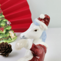 Nouvelle Statue de Cheval en Céramique Faite à la Main, Décoration de Noël Dessin Animé, Cadeau Pas Cher en Gros 2026, Couleur Personnalisée, Boîte Marron