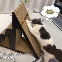 Griffoir vertical triangulaire pour chat en carton ondulé avec nid et jouet pour griffer