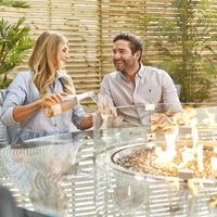 Table de repas ronde TG moderne 8 places en aluminium et rotin avec foyer au gaz pour jardin, patio, hôtels, parcs - Ensemble de mobilier de 1,8 m