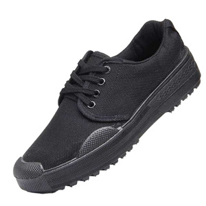 รองเท้าเซฟตี้แบบสวม ระบายอากาศได้ดี พื้นยาง สำหรับผู้ชาย เหมาะสำหรับงานก่อสร้างและงานฟาร์ม - Product Image 4