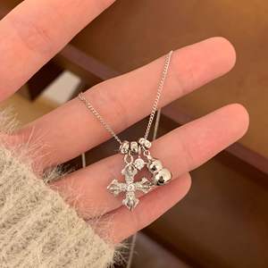 Collier en argent pur S925 avec perle en forme de croix et design géométrique, polyvalent et luxueux, ambiance haut de gamme pour l'automne - Product Image 5