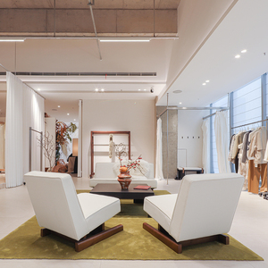 Juego de Muebles de Madera Maciza de Alta Calidad, Vitrina de Exhibición, Diseño Interior de Boutique de Ropa, Solución Integral para Proyectos - Product Image 4