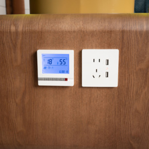 Luxuriöse Moderne Elektrische Kosmetikliege 4 Motoren Klappbar PU Beheizt Spa-Massagetisch Höhenverstellbar für Schlafzimmer Bad Fitnessstudio - Product Image 6