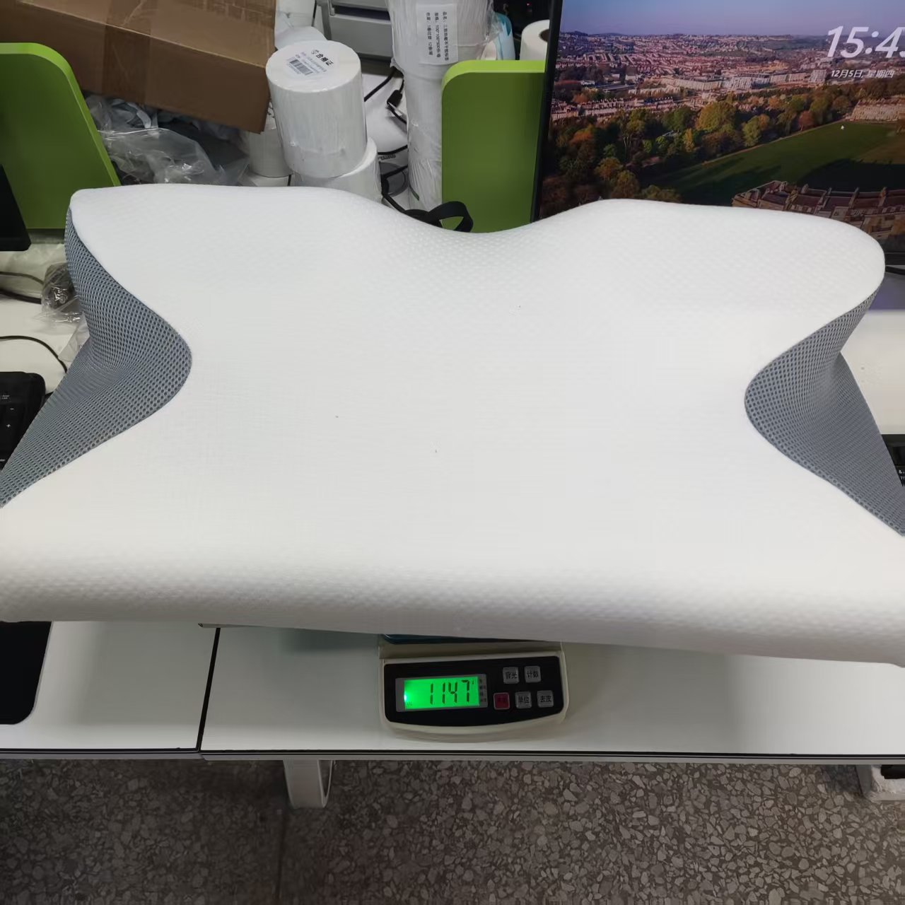 Nueva almohada de mariposa, blanca y gris - tamaño pequeño