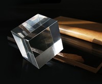 Bloc en acrylique coulé épais et robuste, clarté cristalline, verre PMMA solide pour bases industrielles et récompenses de luxe