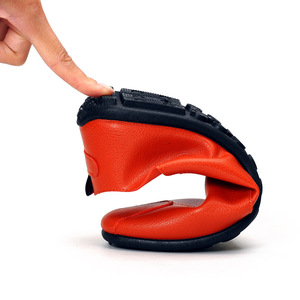 รองเท้าลำลองผู้ชายขายส่ง รุ่นใหม่ สไตล์ทันสมัย รองเท้าพื้นเรียบ นุ่ม ระบายอากาศดี ตกแต่งด้วยการเย็บแบบแฟชั่น - Product Image 4