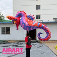 Marionnette gonflable colorée en forme de hippocampe pour fête sur le thème de la mer, costume de dessin animé gonflable pour spectacle sur scène ou événement