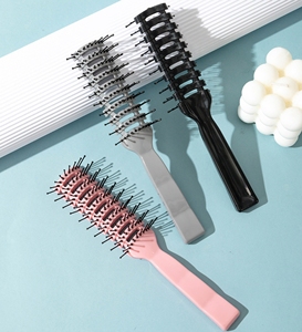 Peigne à Dents Larges Courbé Spécial Homme pour Massage du Cuir Chevelu, Coiffage et Volumisation des Cheveux, et Coiffures Pompadour - Product Image 4