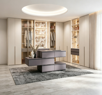 Dressing Moderne de Luxe, Armoire Personnalisée avec Îlot de Rangement Flottant, Éclairage LED et Panneau en Marbre