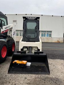 รถตักล้อยางรุ่นใหม่ Lonking LG303 ขนาด 3 ตัน เครื่องยนต์ดีเซล/เบนซิน สำหรับใช้ในบ้านและสวน พร้อมหัวต่อแบบ Quick Coupler และบุ้งกี๋ ยี่ห้อ Yanmar - Product Image 3