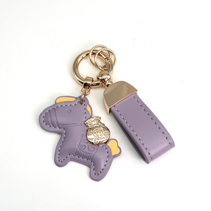 Venta caliente personalizado caballo diseñador Pu cuero llavero bolsa encanto colgante coche llavero de lujo llavero - Product Image 4